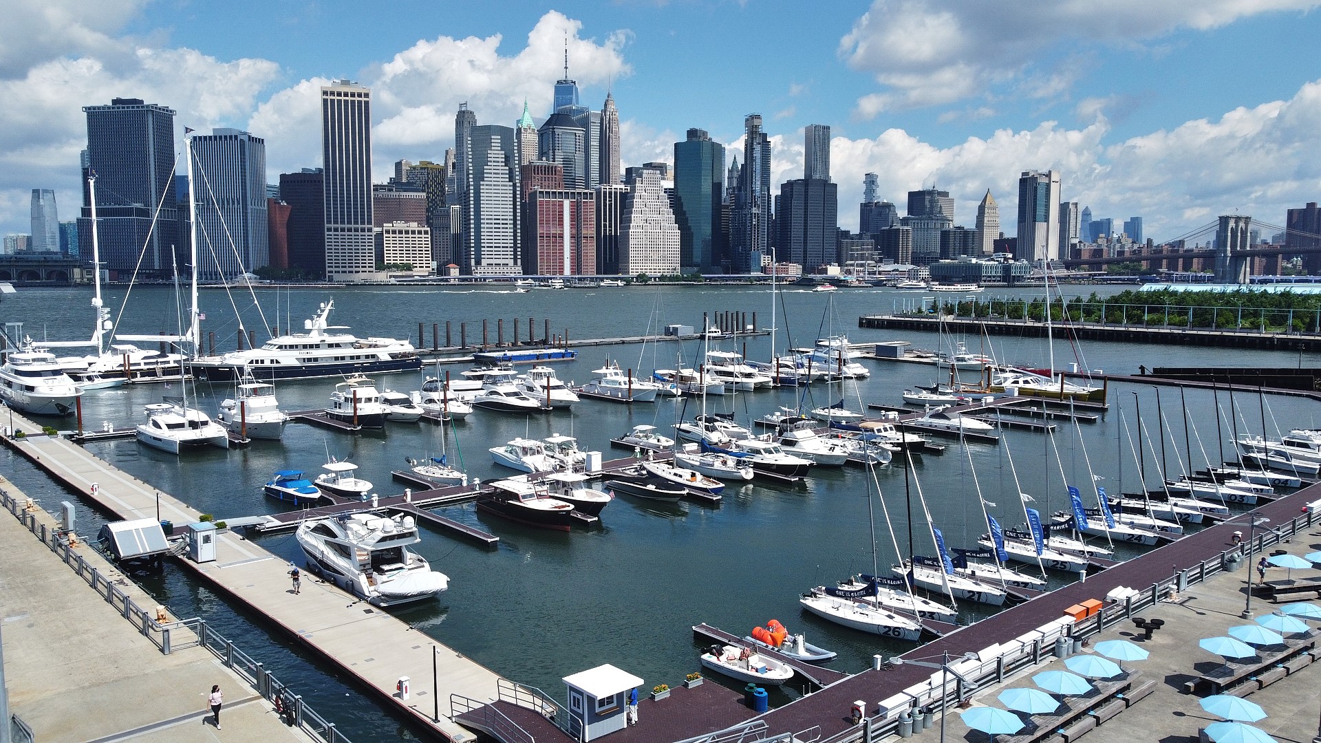 Floating marina infrastructure at Brooklyn Bridge Park with Hazelett mooring system